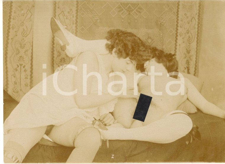1910 ca VINTAGE EROTIC LESBIAN Two young women - RARE Photo 16x12 cm
