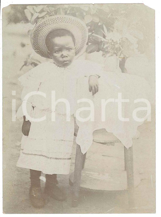1920 ca CONGO BELGA Bambina indigena in abito bianco occidentale - Foto 8x11