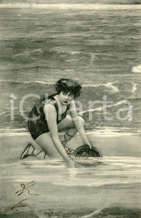 1904 BATHING BEAUTIES Woman fishing along the shore - Vintage postcard FP VG