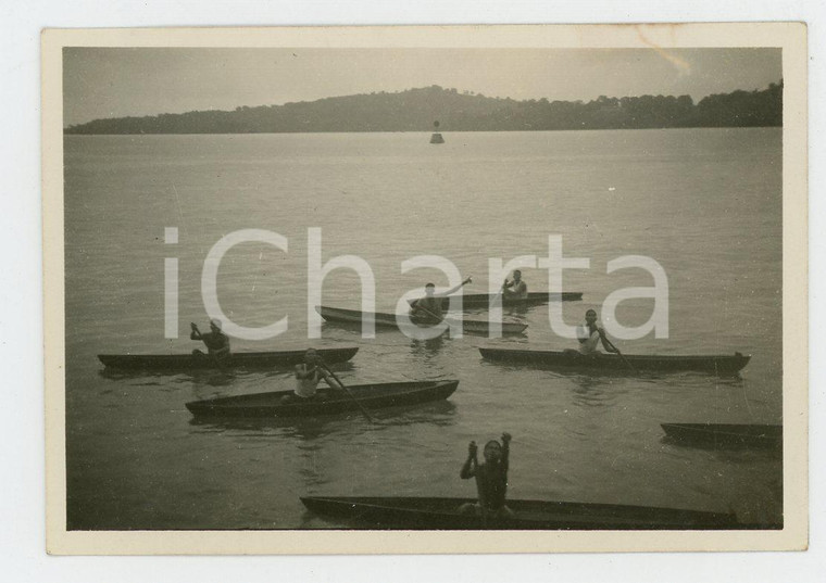 1935 ca HONG KONG - Paesaggio fluviale con barche (2) - Foto VINTAGE 9x6 cm Fotografia d'epoca.CONDIZIONI: G (lieve segno al lato superiore)FORMATO: 9x6 cm    originale e autentica 1