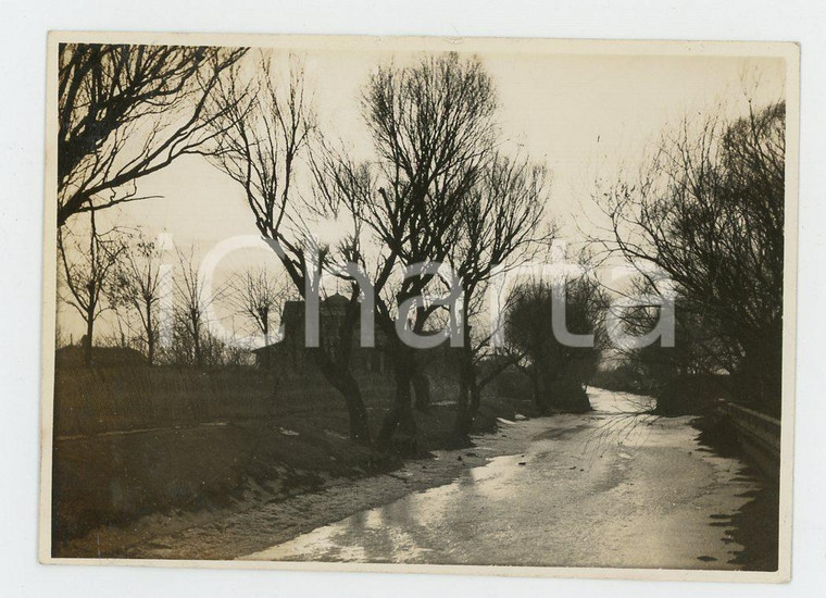 1935 ca CINA - Paesaggio fluviale (2) - Foto VINTAGE 8x6 cm Fotografia d'epoca.CONDIZIONI: G (lieve segno al lato superiore)FORMATO: 8x6 cm    originale e autentica 1