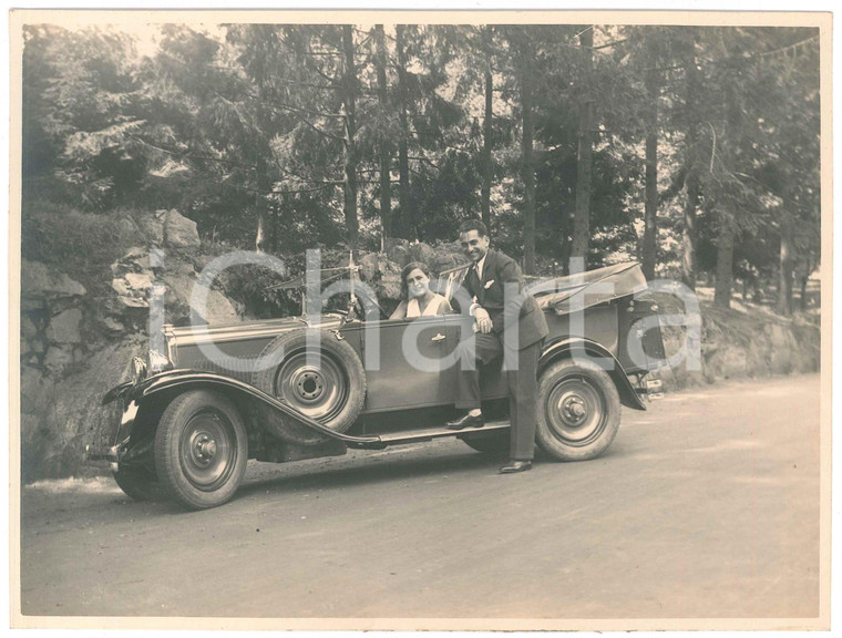 1940 ca LOMBARDIA (?) Coppia con automobile - Ritratto *Foto VINTAGE 24x18 cm