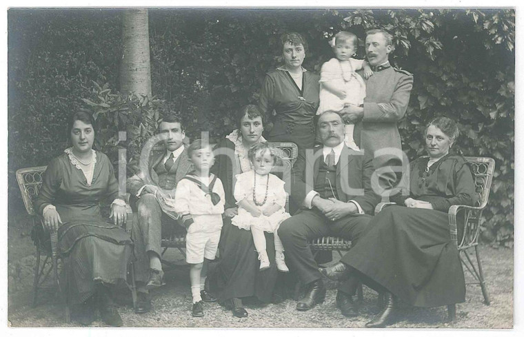 1910 ca ITALIA Ritratto di famiglia in giardino - Foto cartolina VINTAGE (2)