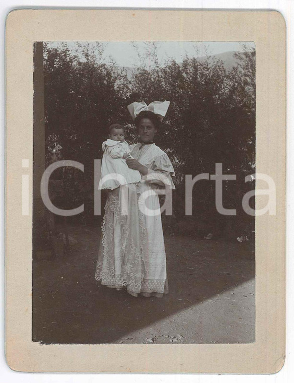 1910 ca ITALIA Ritratto di balia con bambino - Fotografia anonima 10x13 cm