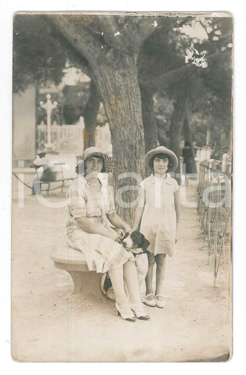 1931 LIVORNO Santuario della Madonna di Montenero - Madre e figlia *Foto vintage
