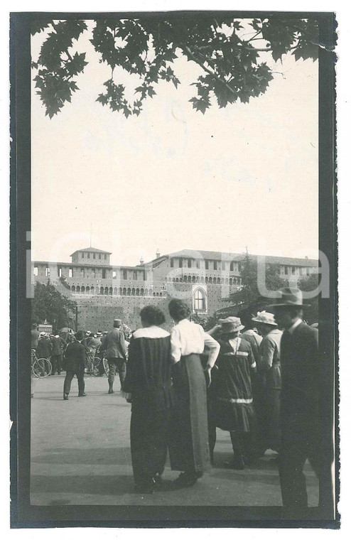 1910 ca MILANO Evento al Castello Sforzesco - Foto ANIMATA 9x15 cm