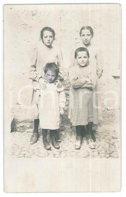 1910 ca COSTUME ITALIA Ritratto di quattro bambini - Foto anonima 14x9 cm