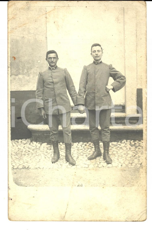 1915 ca WW1 NOVARA (?) Ritratto di due militari FANTERIA per mano *Foto