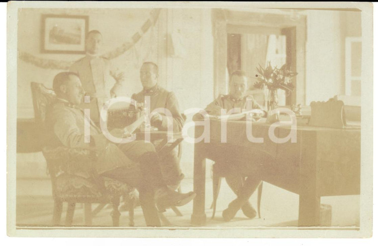 1917 WW1 GORIZIA (?) Ufficiali italiani al lavoro su documenti di guerra *Foto
