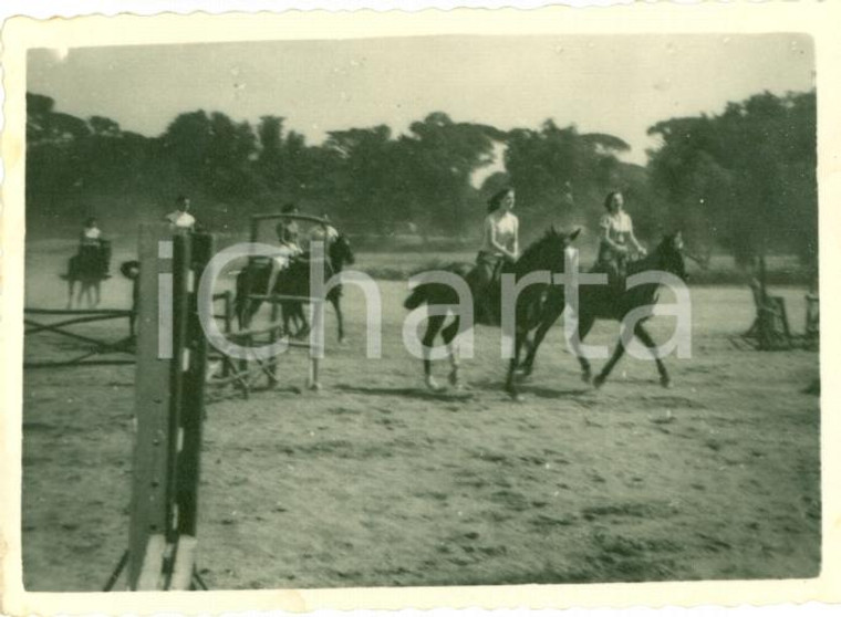 1952 LA REGINA DI SABA Leonora RUFFO si allena a cavallo *Foto di set