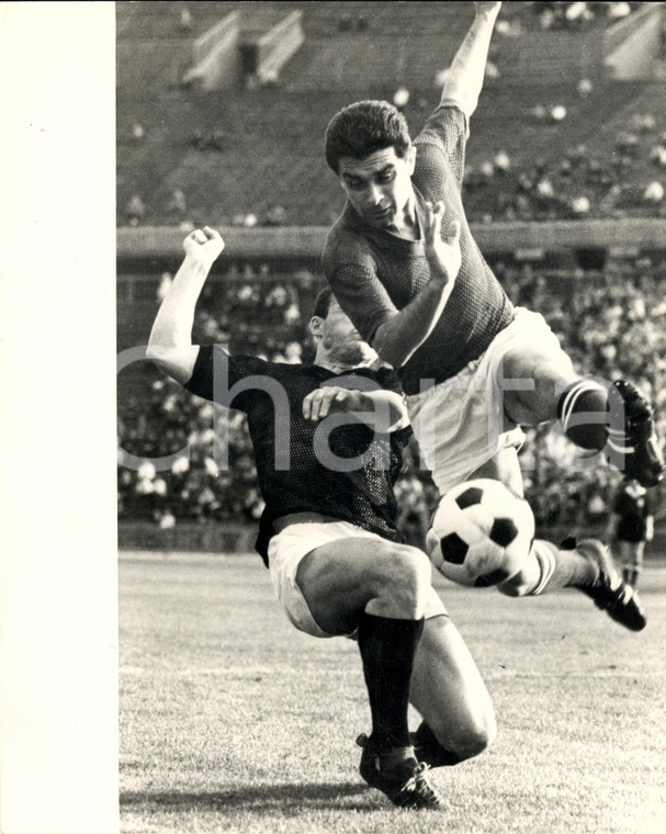 1980 ca WHO PHOTO Soccer players great stress on meniscus *GENERAL SPORTS