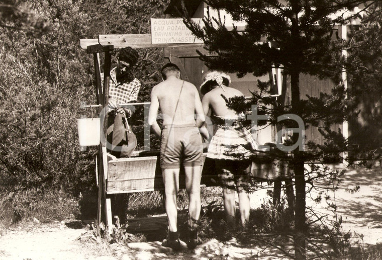 1980 ca WHO PHOTO Fornitura d'acqua per campeggiatori italiani *General sports