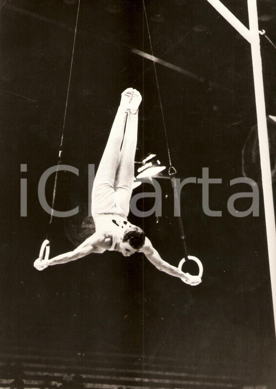 1980 ca EX URSS Victor LEONTIEV gymnastics champion displays his form WHO Sports