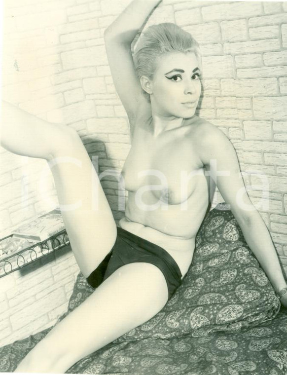 1965 ca EROTICA VINTAGE Young gymnastic TOPLESS pin-up *FOTOGRAFIA
