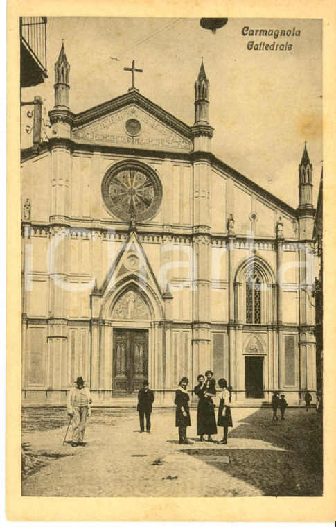 1930 ca CARMAGNOLA (TO) Piazza della cattedrale *Cartolina ANIMATA FP NV