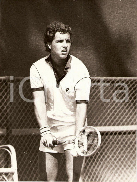 1980 circa TENNIS Marco ALCIATI prepara servizio durante un match *Fotografia