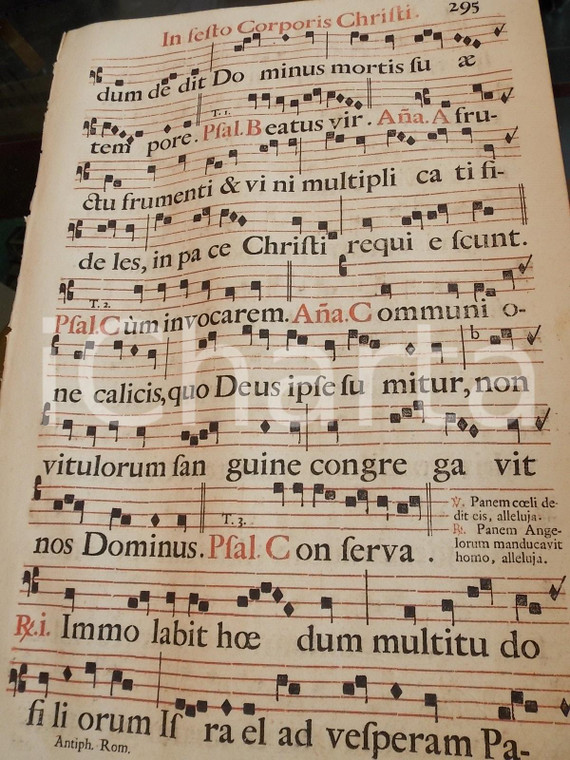 1700 ca ANTIFONARIO ROMANO Pagina canti in rosso e nero per Festa CORPUS DOMINI