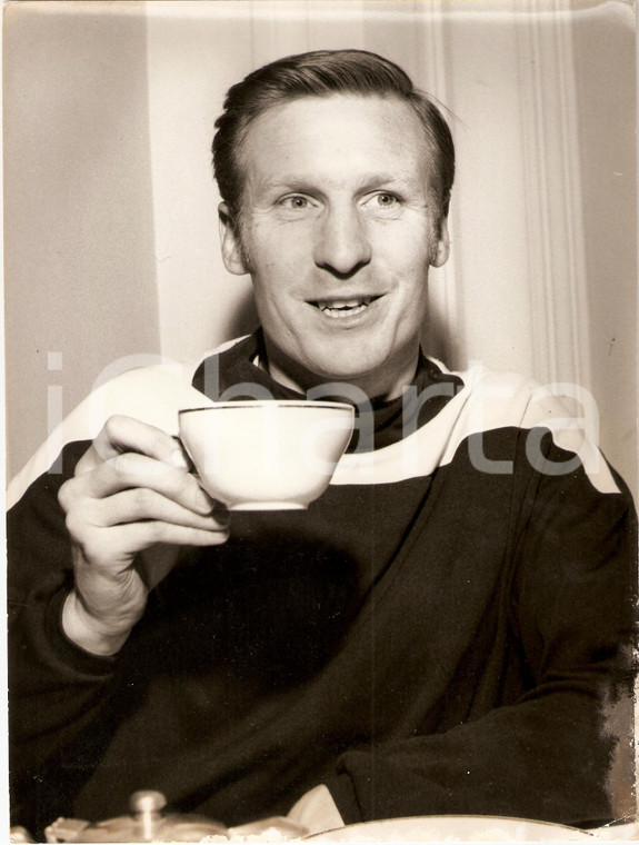 1970 ca SCOZIA Calcio NAZIONALE Billy MCNEILL fa colazione SCOTLAND *Fotografia