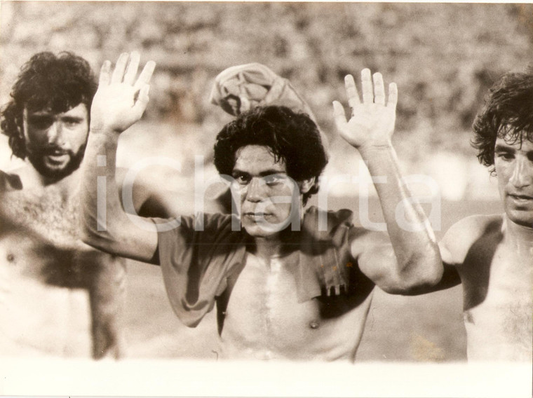 1980 ca URUGUAY Ruben PAZ Festeggia la vittoria CALCIO Ritratto *Fotografia