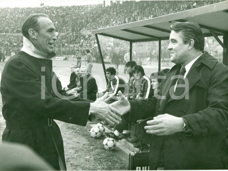 1980 TORINO Calcio il grande Enzo BEARZOT stringe mano Miljan MILJANIC *Foto