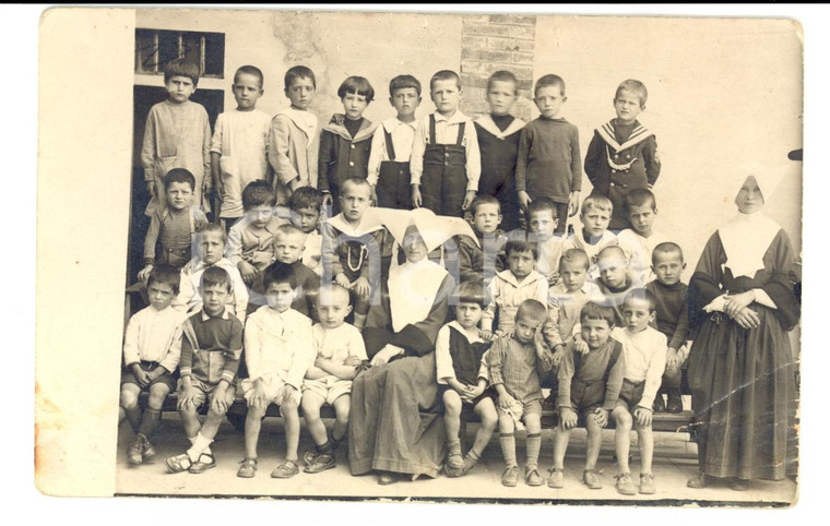 1920 ca Bambini in orfanotrofio con suore della Carità SAN VINCENZO DE' PAOLI