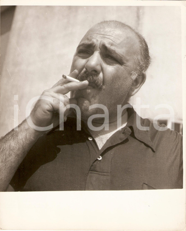1965 ca ACTOR Akim TAMIROFF smoke a cigarette on the set *Photo