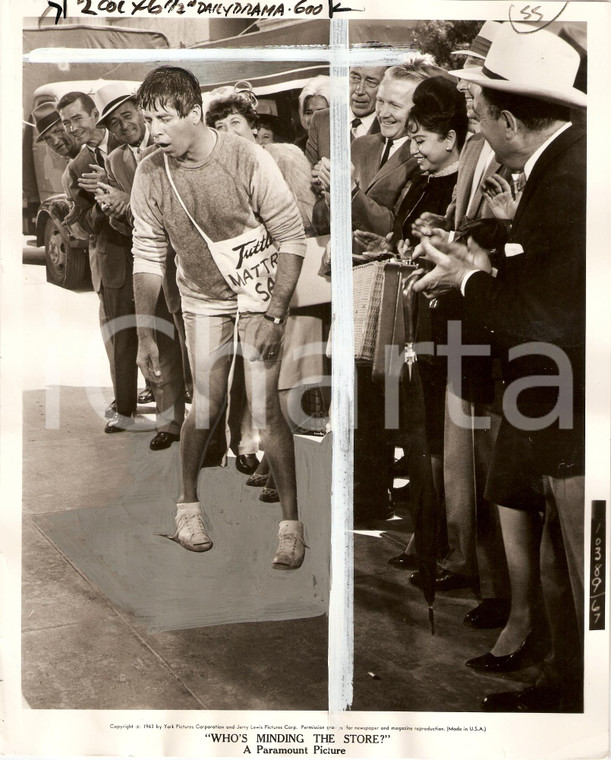 1963 WHO'S MINDING THE STORE? Jerry LEWIS run the marathon *Photo