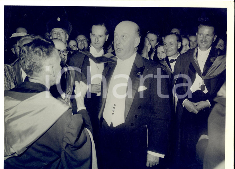 1950 ca PARIGI Ambasciatore Pietro QUARONI a cerimonia goliardica sul vino *Foto