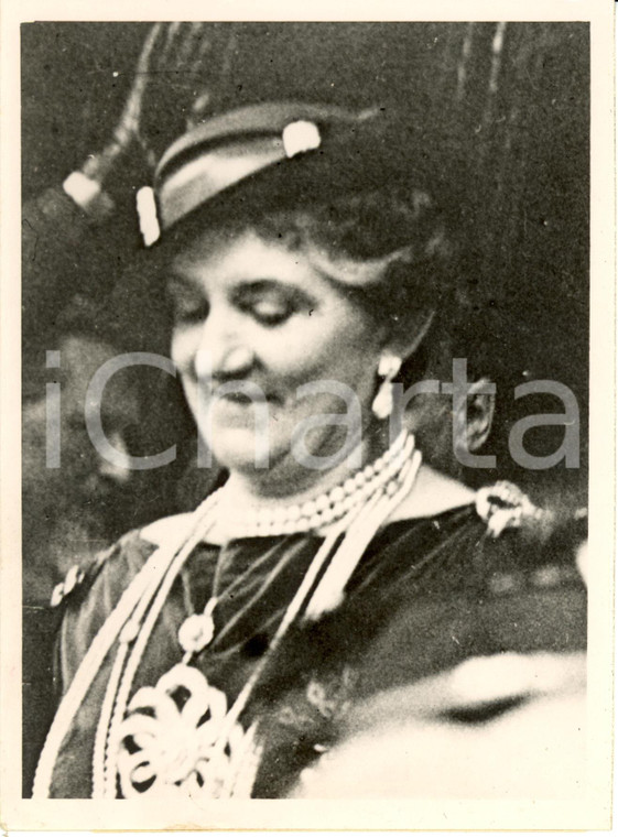 1937 La regina ELENA DI SAVOIA prima di ricevere la ROSA D'ORO da PIO XI * Foto