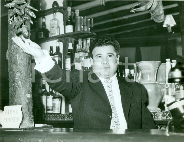1960 ca PARIS Il cantante basco PONCERET al bar *Fotografia