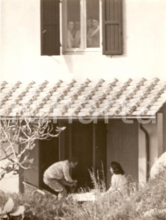 1965 ca CALA PICCOLA Monte Argentario PAPARAZZI per Liz TAYLOR e Richard BURTON