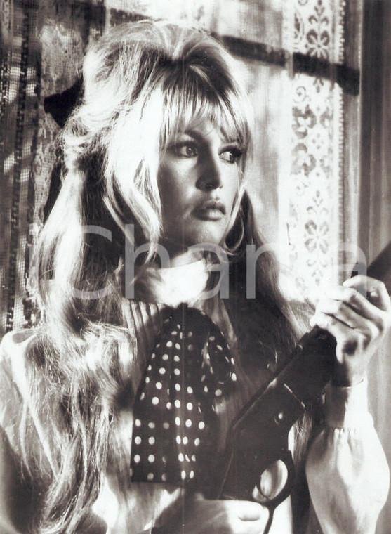1968 SHALAKO Brigitte BARDOT imbraccia fucile WINCHESTER 1873 *Foto di scena