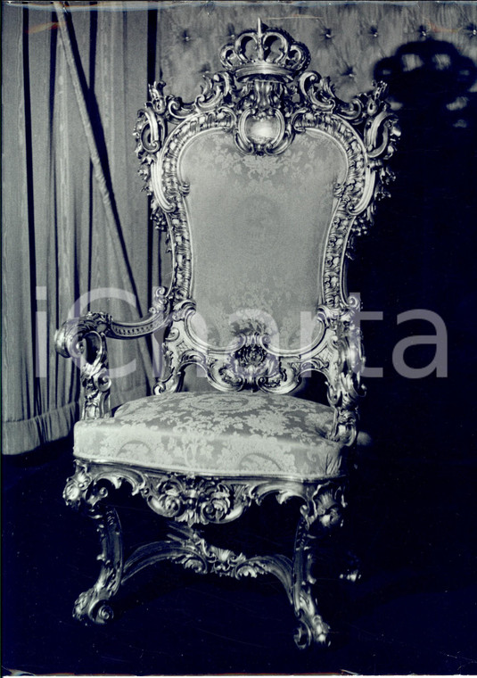 1952 GIORDANIA Palazzo Reale di RAGADAN Il trono del nuovo re Hussein *Foto