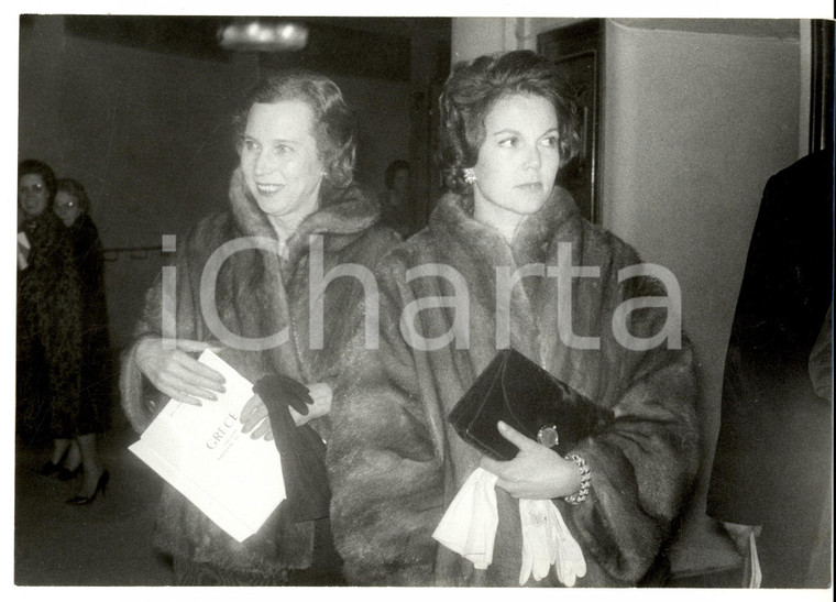 1960 ca ATENE (?) Maria José di SAVOIA e Maria Pia a una serata di gala