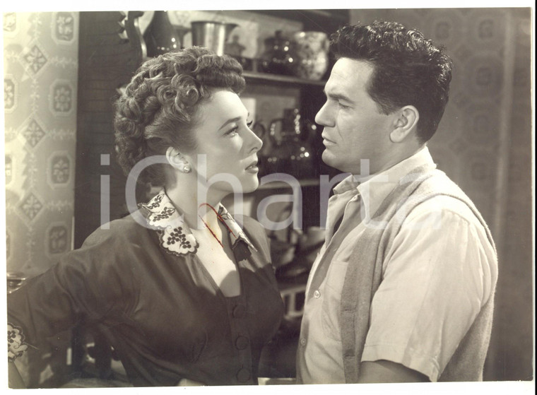 1950 CINEMA Micheline PRESLE e John GARFIELD in 'Under my skin' *Fotografia