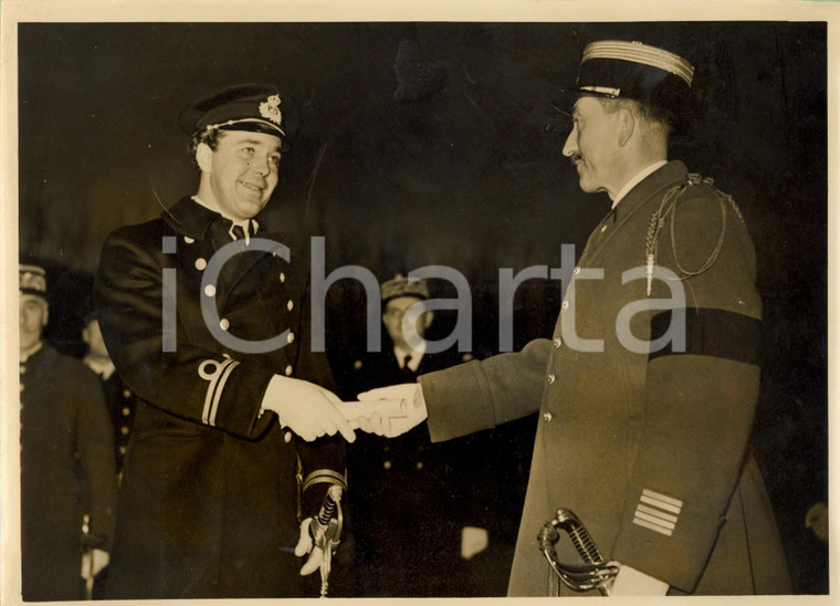 1938 PARIS Bertil di SVEZIA riceve dal colonnello TRANCHANT diploma di caporale