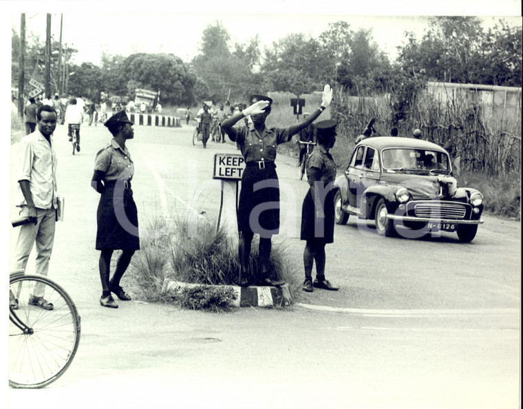 1968 UMUHAIA (NIGERIA) Guerra civile - Donne lavorano come agenti di polizia