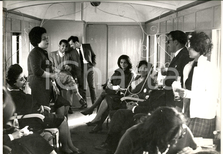 1960 ca AMMAN Hussein di GIORDANIA a una festa di famiglia *Foto 31x21
