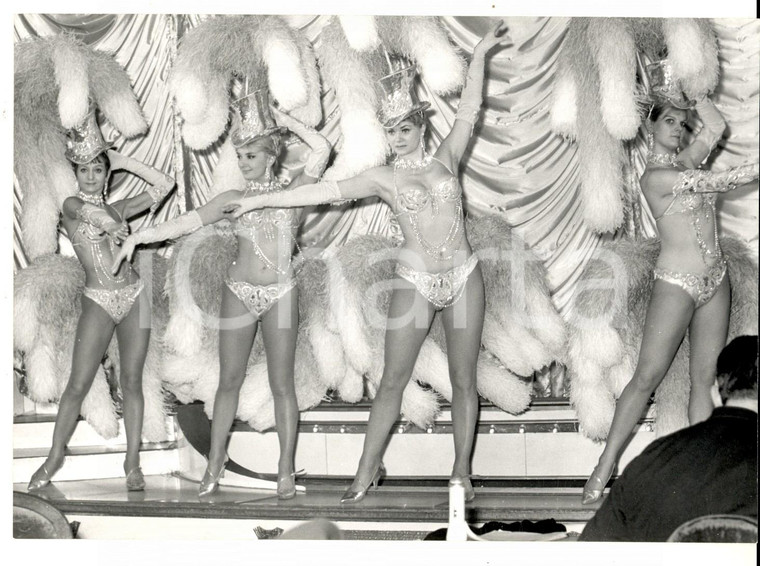 1960 ca CASINO DE PARIS Ballerine durante il varietà serale *Foto 18x13 cm
