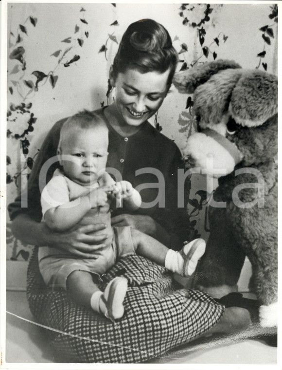 1962 ca BRUXELLES (B) Principessa Paola del BELGIO con il figlio PHILIPPE *Foto