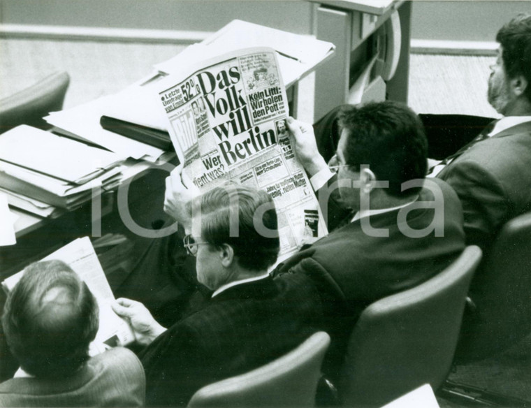 1991 BERLIN Das Volk will Berlin! Bundestag Debatte *PHOTOGRAPHIE