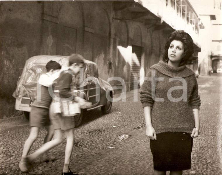 1965 circa Nipote di SORAYA sogna il mondo del cinema Ritratto con bambini *Foto