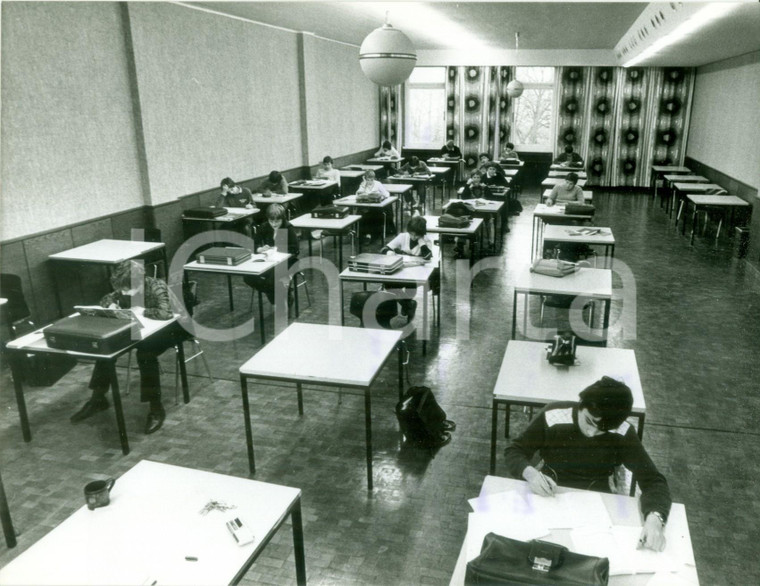 1981 BAD GODESBERG (D) Alunni dell'ALOYSIUSKOLLEG nell'aula studio *Fotografia