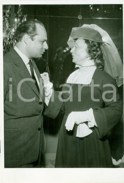 1954 PARIS Actrice Cécile SOREL avec Compagnie de la Chance *Photographie