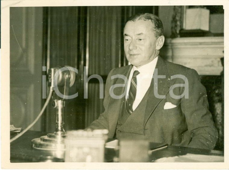 1940 PARIS Ministre Paul REYNAUD commente ses decrets à la radio *PHOTO