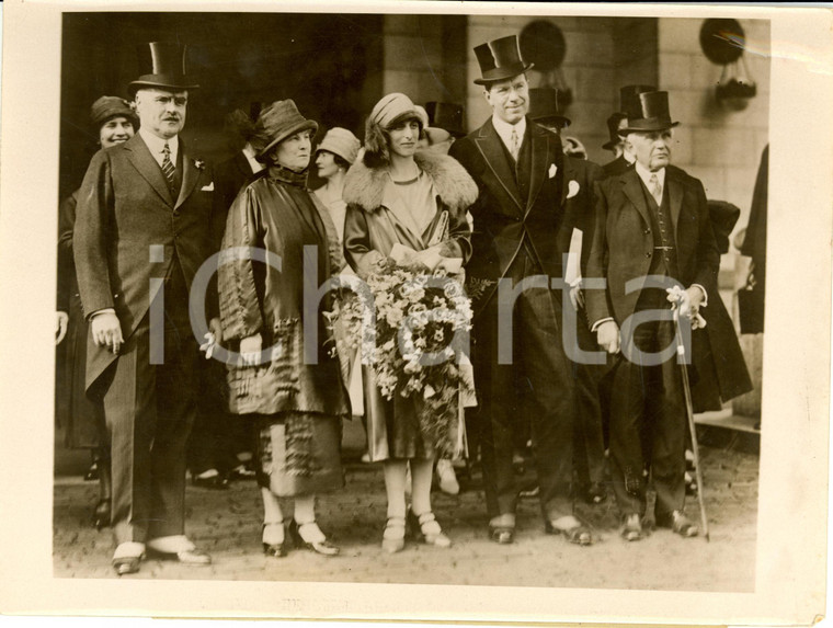 1931 WASHINGTON (USA) Prince and Princess of SWEDEN welcomed at station *Photo