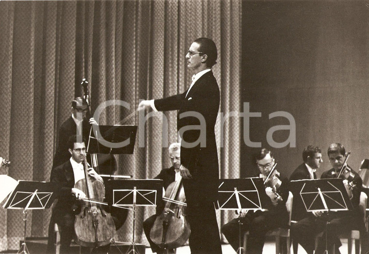 1960 ca NEW YORK Antonio JANIGRO durante un Concerto Ritratto *Fotografia