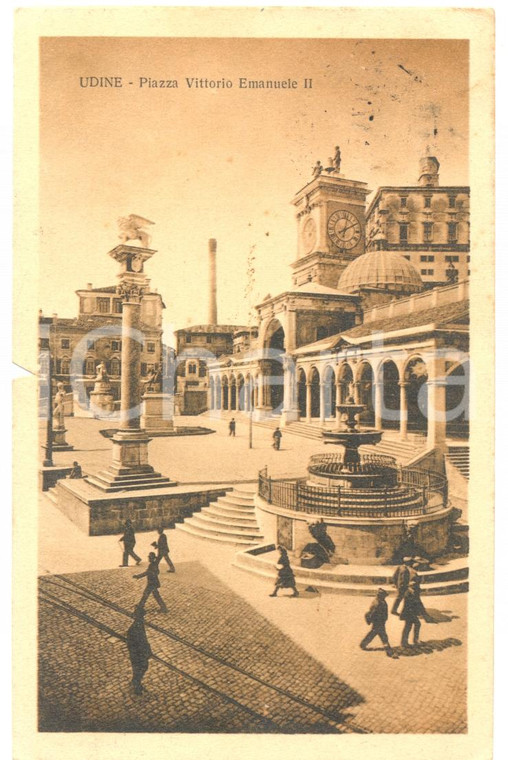 1917 UDINE Passanti in Piazza VITTORIO EMANUELE II *Cartolina DANNEGGIATA FP VG