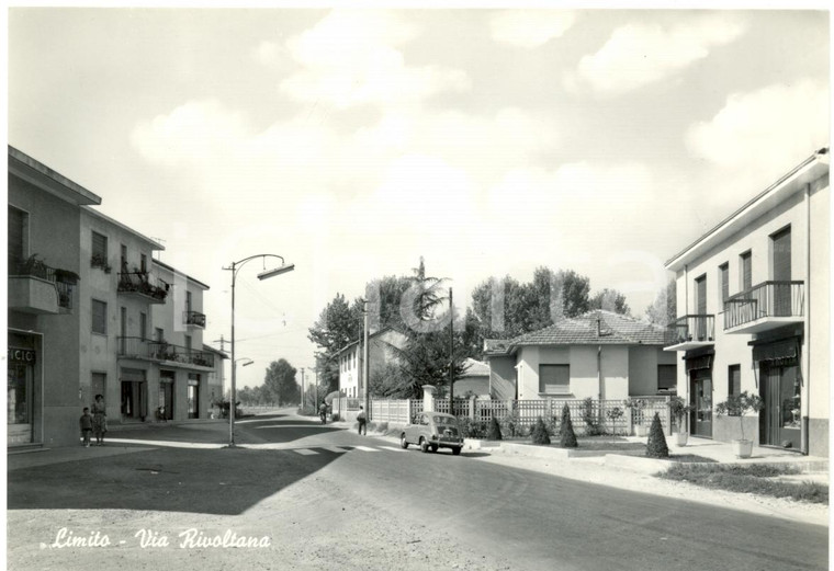 1960 ca PIOLTELLO (MI) Via Rivoltana a LIMITO con FIAT 500 *ANIMATA