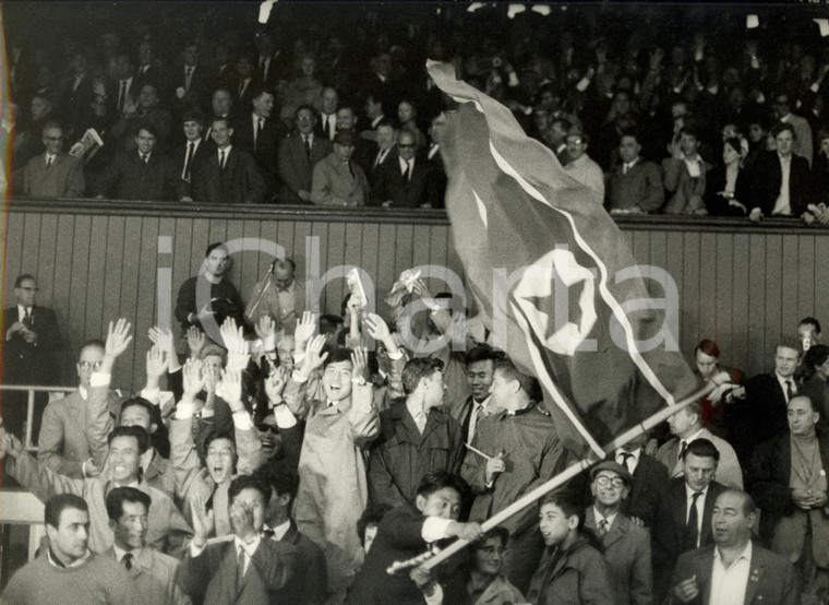 1966 MIDDLESBROUGH Mondiali calcio NORD COREA vs ITALIA Coreani esultano *30x24